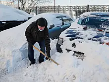 Как быстро освободить машину из промёрзшего сугроба