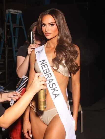 Будущая мисс США Одри Экерт во время конкурса красоты, 25 октября 2025 года