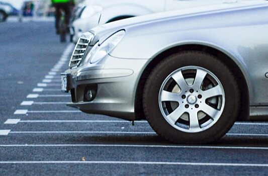 В РПЦ отвергли проблему «попов на «Мерседесах» и назвали автомобиль «зашкваром»