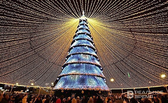 Основную новогоднюю иллюминацию в Казани могут оставить до марта