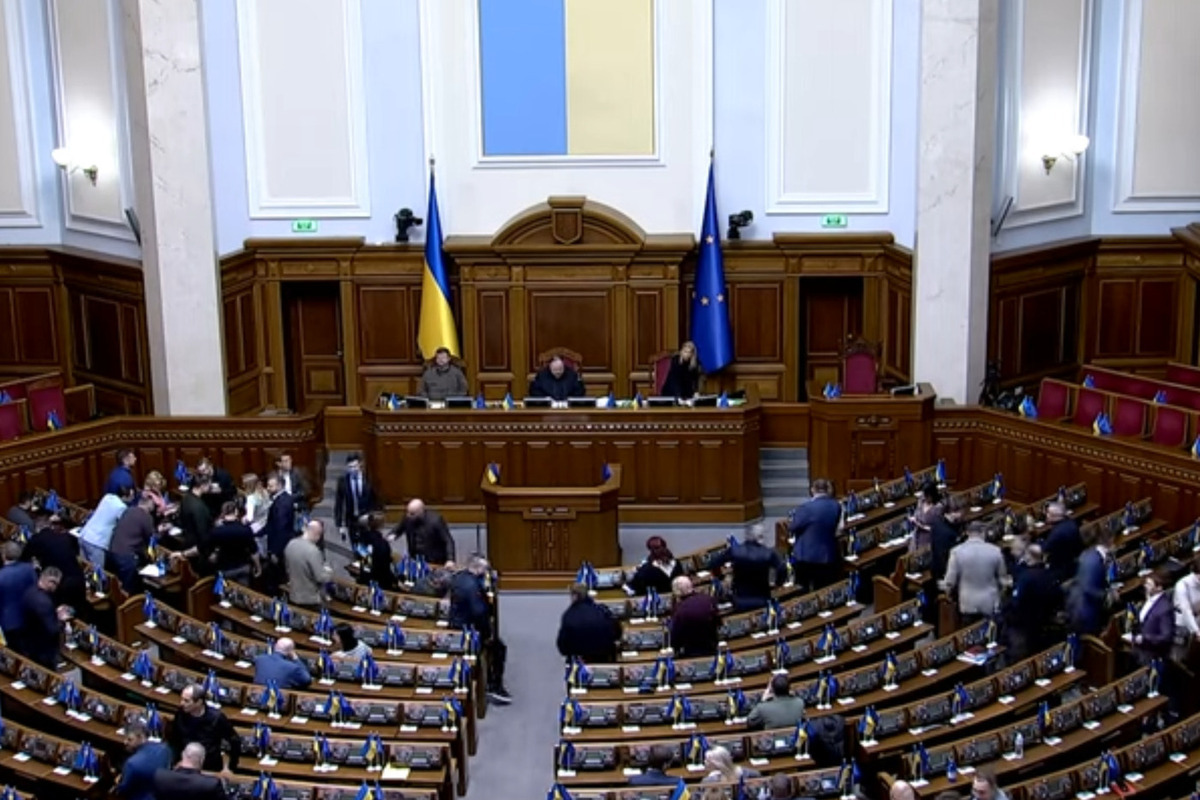 Новогодние корпоративы закончились: в Раде высмеяли желание Зеленского явиться в Кремль