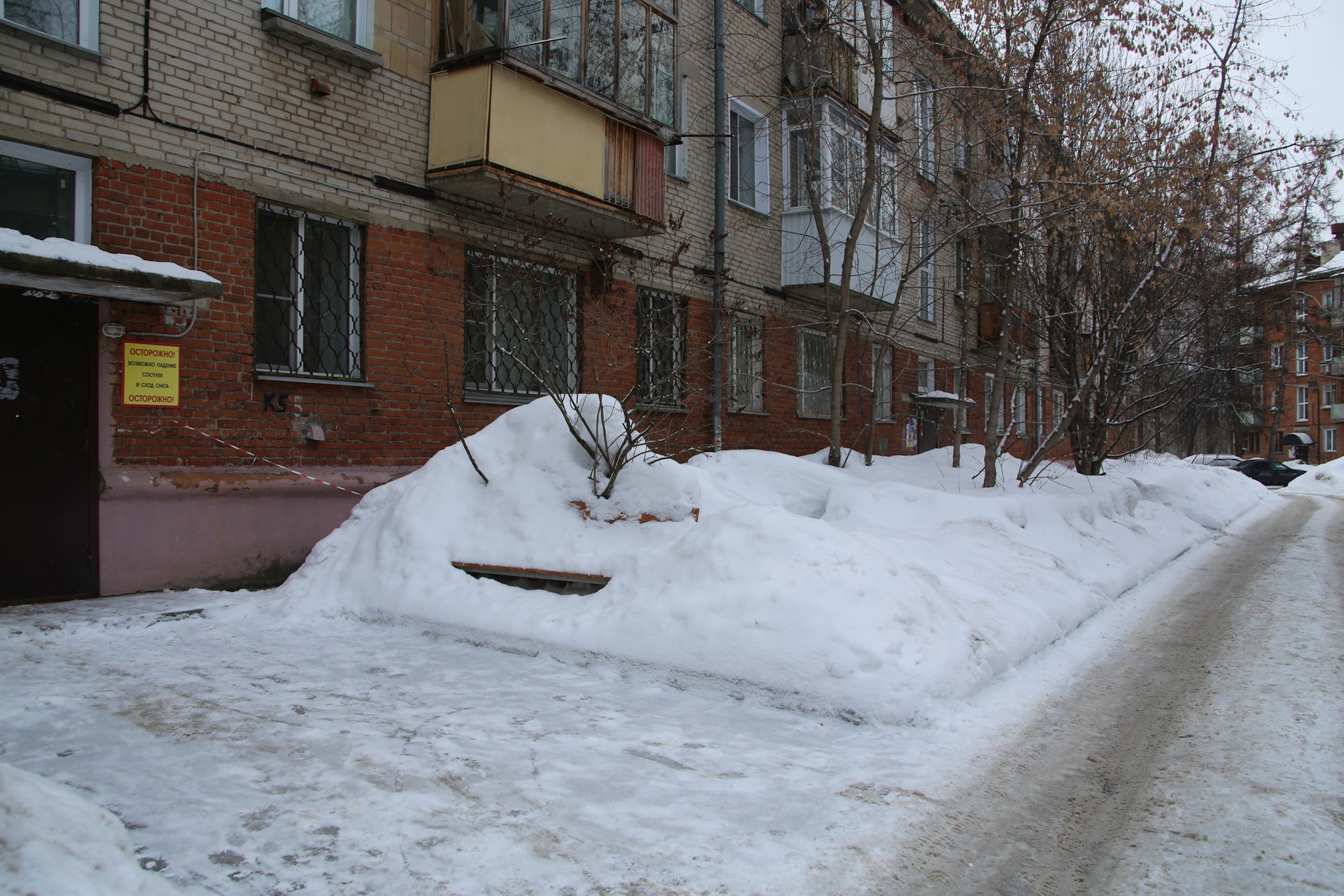 Прокуратура выявила факты некачественной уборки снега в Калининском районе Новосибирска