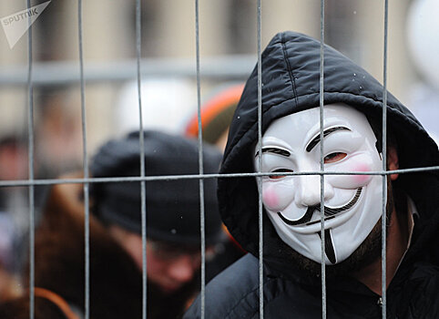 Неизвестные в масках Анонимуса ограбили магазин в Темиртау
