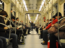 Психолог объяснил, почему необходимо уступать место пожилым людям в транспорте