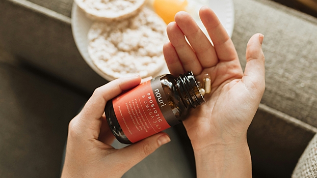 Врач рассказала, как правильно принимать витамины и БАДы