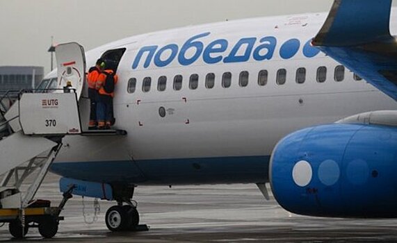 Самолет с трещиной на стекле экстренно сел в Петербурге
