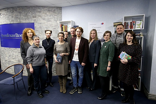 Книги в дар от "Российской газеты" уедут в деревню Сумки на Урал и в Донецк