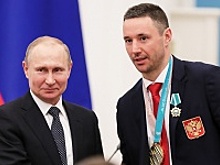 Дацюк передал свою золотую медаль ЧМ-2012 Среднеуральскому монастырю