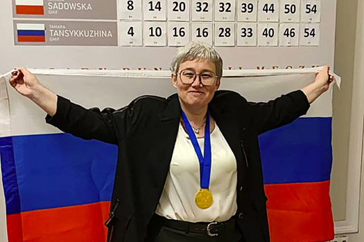 "В Госдуму пойдет тетя теперь, не иначе": Уткин прокомментировал фото Тансыккужиной с флагом