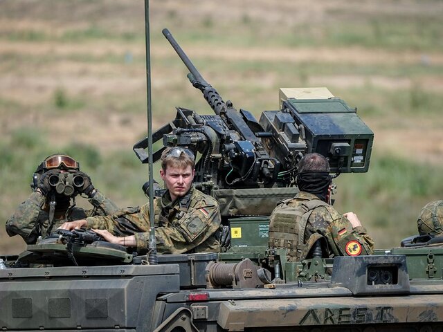 Депутат ФРГ Вагенкнехт призвала вывести войска с российской границы