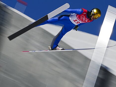 Сборная России по прыжкам на лыжах с трамплина завоевала серебро на Играх в Пекине