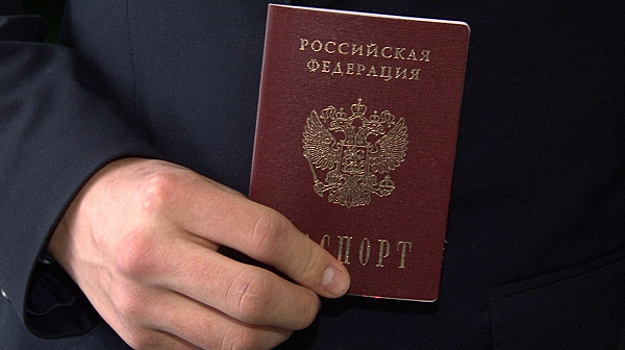 В Самаре 20 школьников-отличников получили паспорта