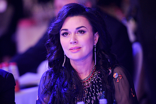 «Фрейлина мне ближе, чем прекрасная няня». Что говорила Анастасия Заворотнюк о своих учителях, любимом муже и съемках в кино