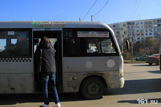 В Ростове из-за замечания пассажир маршрутки набросился на женщину
