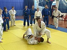 Мастер спорта Эдуард Копылов поделился опытом с дзюдоистами