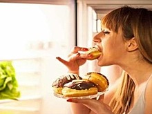 Психотерапевт Бронникова озвучила три способа избавления от переедания