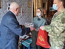 В Волгограде росгвардейцы поздравляют ветеранов с Новым годом