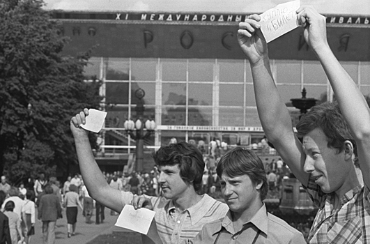 Москвичи вспомнили очереди за билетами на кинофестивали в СССР