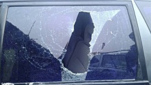 Во дворе на ул. Громовой неизвестные обстреляли окна машины