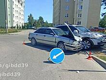В Калининграде две машины не поделили дорогу, в аварии пострадала 7-летняя девочка
