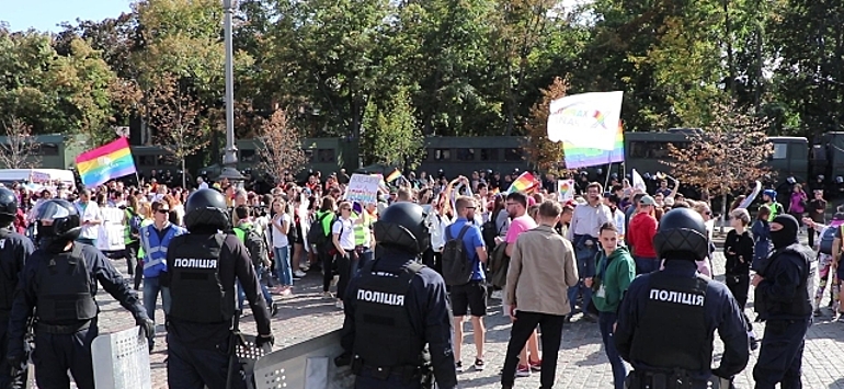 ЛГБТ-сообщество собралось провести гей-парад у офиса Зеленского в Киеве