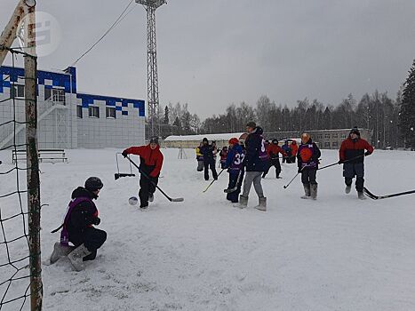 В Ижевске стартует городской чемпионат по хоккею на валенках