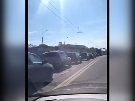 Выезд из Брагино перекрыла гигантская пробка