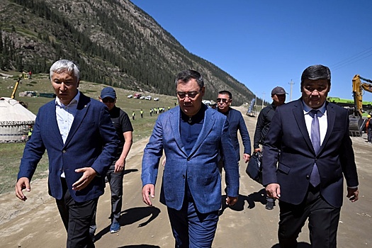 Глава Кыргызстана запустил строительство новой дороги в Китай