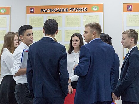 Московские одиннадцатиклассники начали сдавать государственные выпускные экзамены