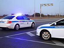 Автобус с людьми съехал в кювет и врезался в дерево в российском регионе