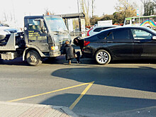 В Петербурге в автомобиль BMW врезался эвакуатор с объявлением о скупке машин