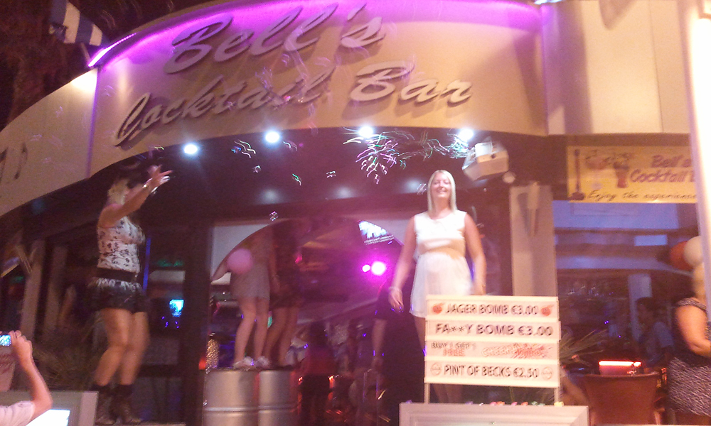 Бар Bell's, Протарас, Кипр