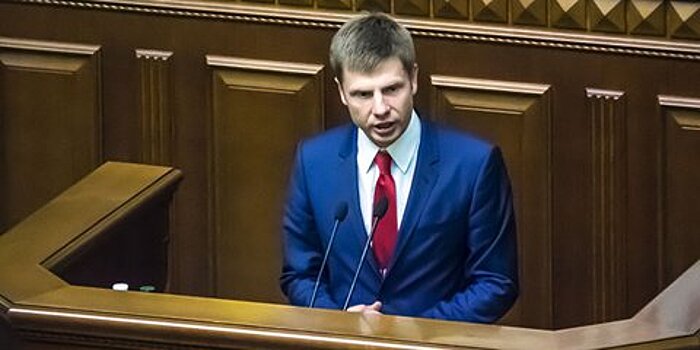 Депутата Верховной Рады забросали яйцами и назвали губошлепом