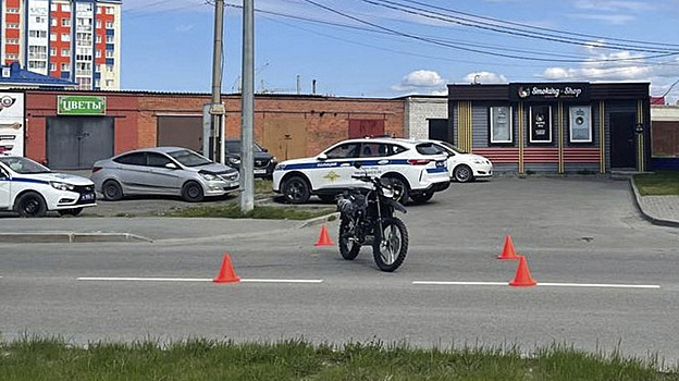 В Салехарде мотоциклист превысил скорость и перевернулся