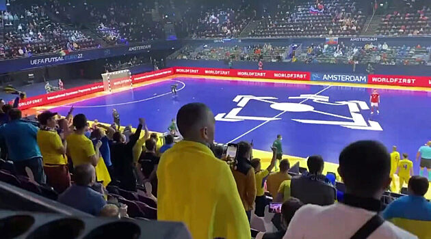 Украинские болельщики устроили флэшмоб с русофобской кричалкой на матче по мини-футболу