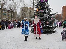 В сквере на улице Прыгунова установили новогоднюю елку