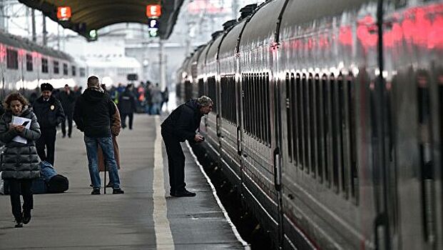 В Крыму мужчина набросился с ножом на попутчиков в поезде