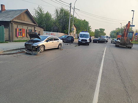 В Екатеринбурге 19-летний водитель Lada устроил ДТП с тремя пострадавшими