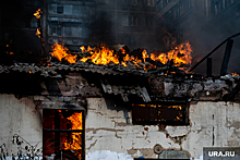 В Свердловской области из горящего дома эвакуировали 40 жильцов
