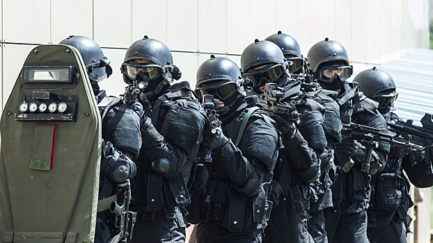 Террористов ловят в центре Владивостока
