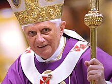 В Германии похищен наперсный крест папы римского Бенедикта XVI