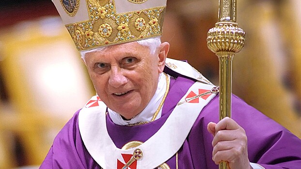 В Германии похищен наперсный крест папы римского Бенедикта XVI