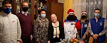 Эльмира Хаймурзина поздравила ветерана с наступающим Новым годом