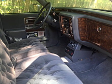 Классический лимузин Cadillac Brougham начала 1990-х годов продают по цене нового «Эскалейда»