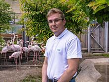 Эколог, спасший якутского фламинго, навестил его в красноярском зоопарке