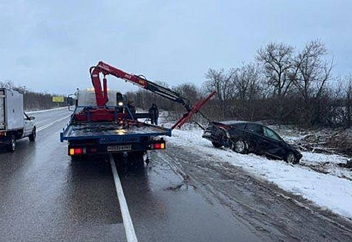 На дороге Ростов &ndash; Ставрополь иномарка улетела в кювет