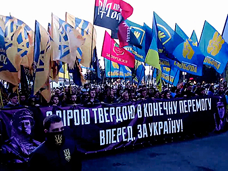 Украинские радикалы устроили факельное шествие в Запорожье