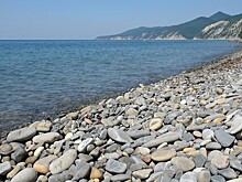 Новый метод очистки гальки от мазута с помощью бетономешалок тестируют в Анапе