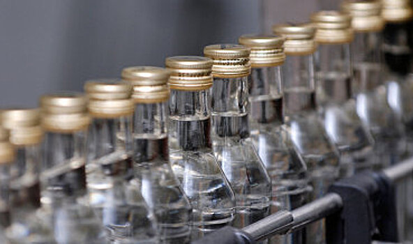 РФ в феврале снизила производство водки, коньяка, пива и сигарет