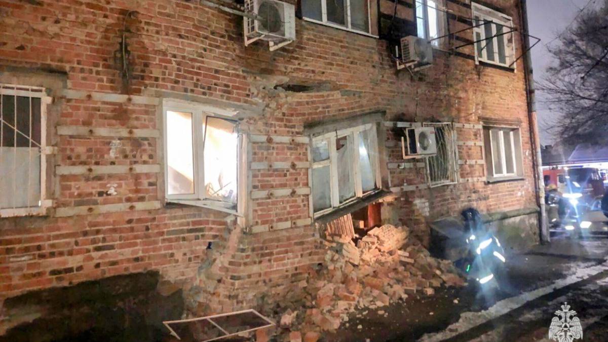 В Ростовской области возбудили уголовное дело по факту обрушения стены жилого дома
